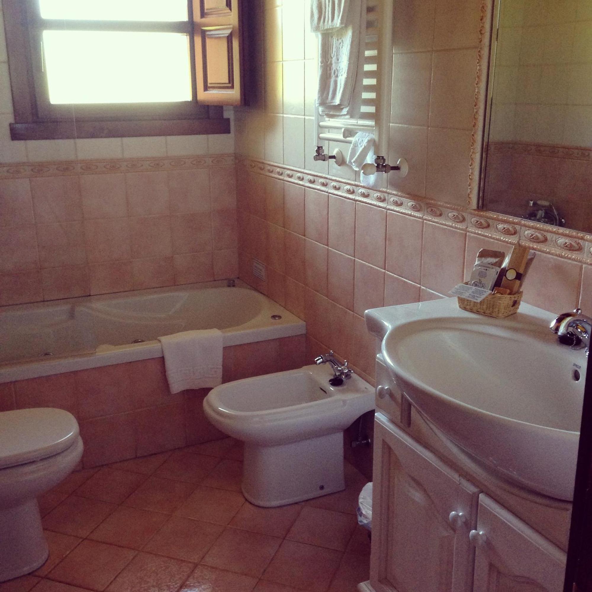 Hotel Rural La Lluriga La Galguera Ruang foto